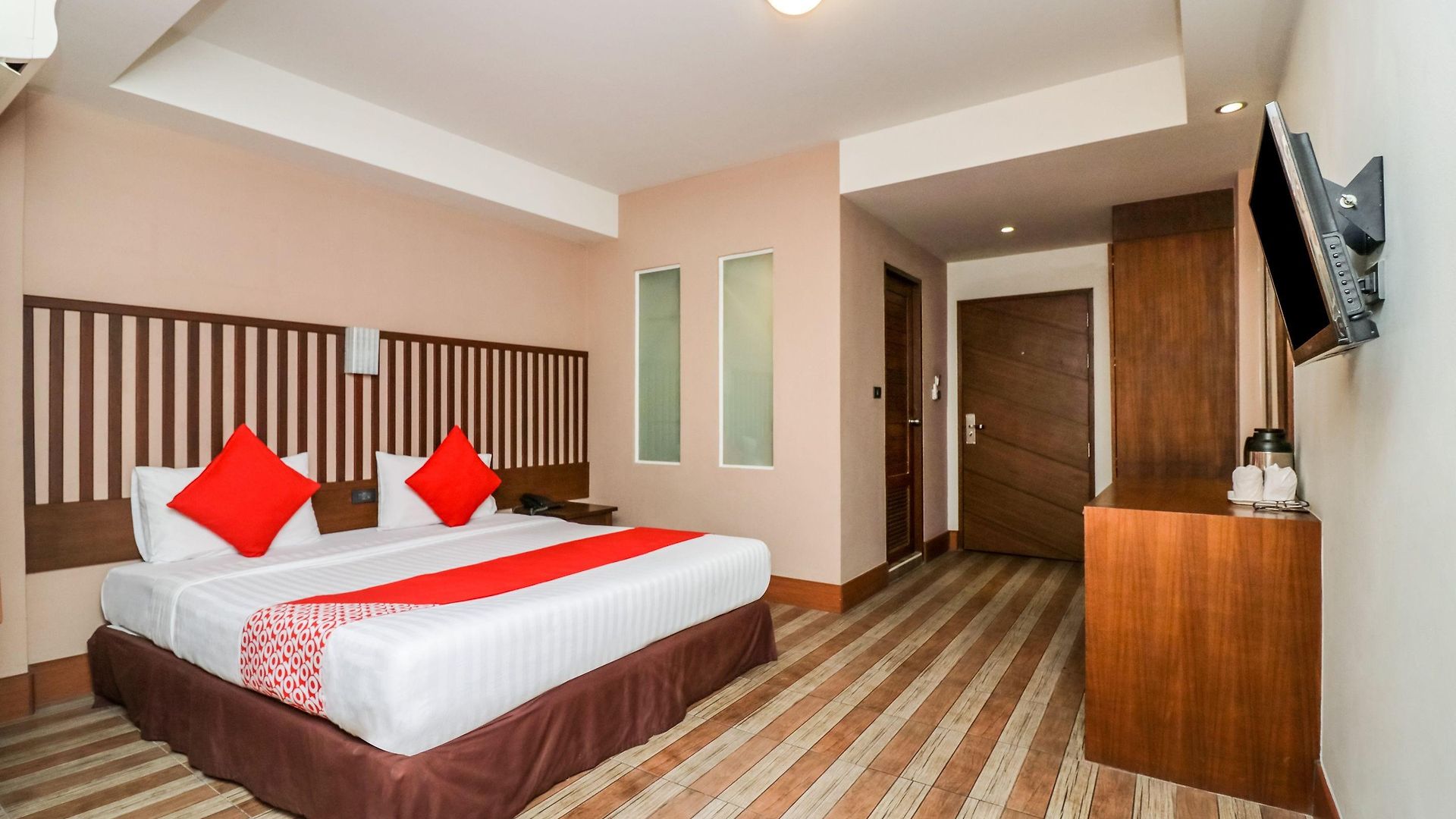 Oyo 120 Ja Siam Near Bangkok Hospital โรงแรม 2*