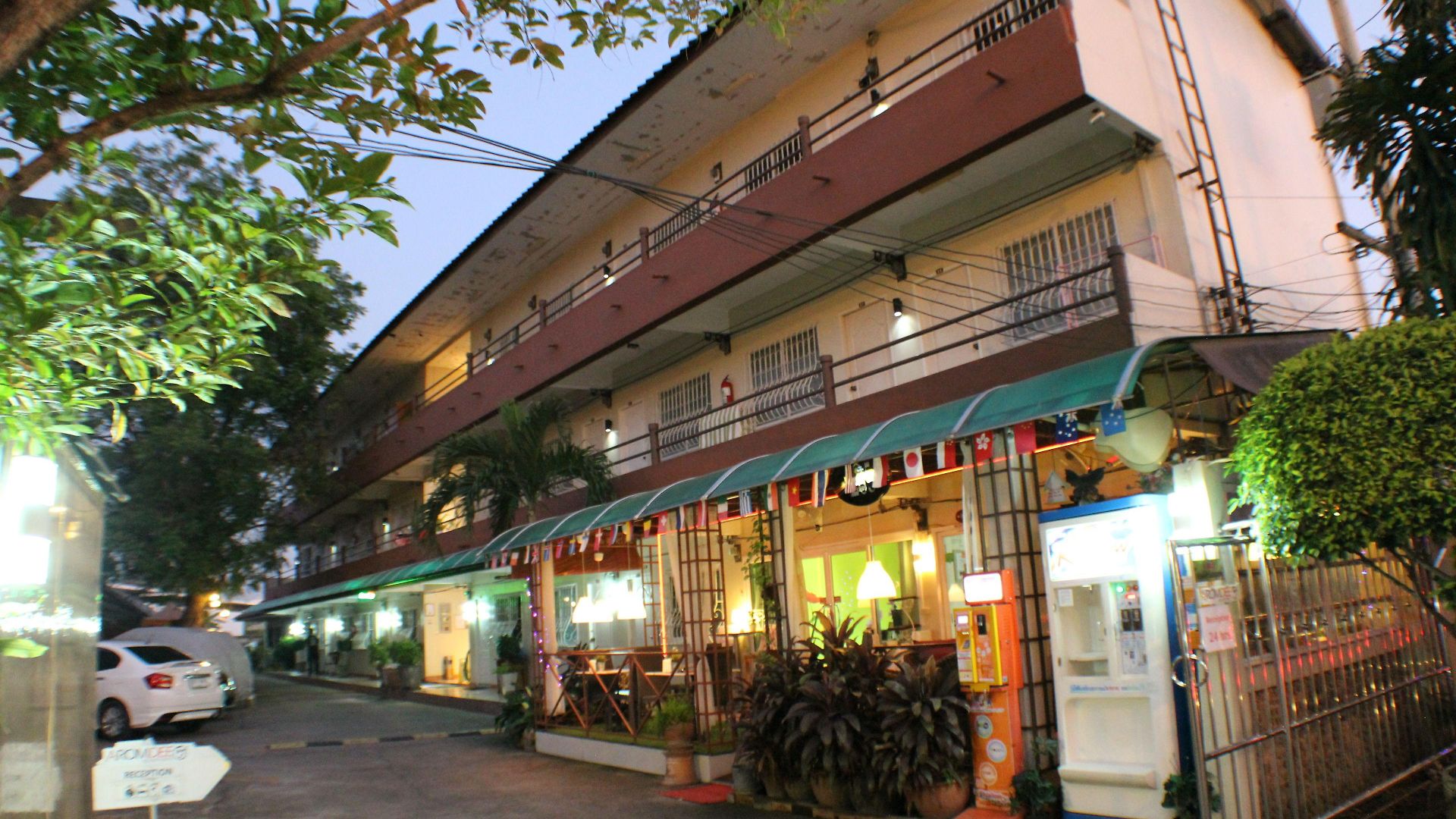 Oyo 838 Aromdee Hotel 2*