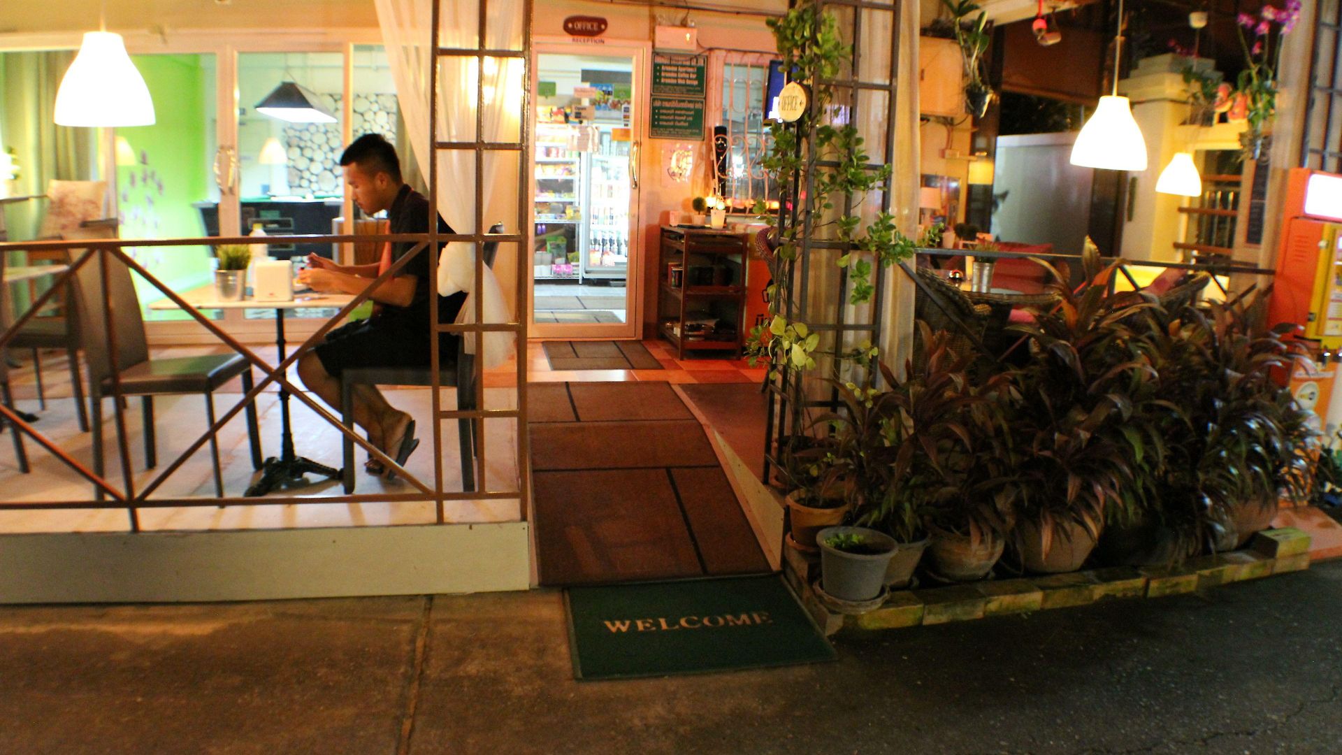 Hotel Oyo 838 Aromdee 2*