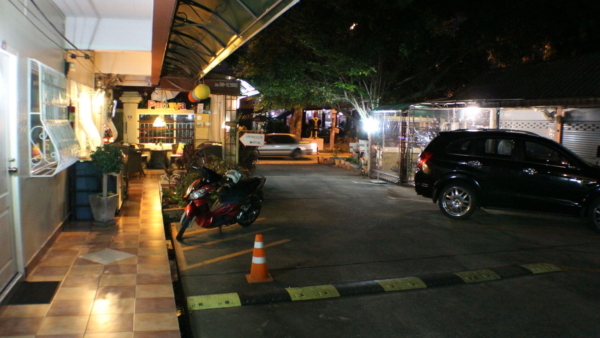 Hotel Oyo 838 Aromdee 2*