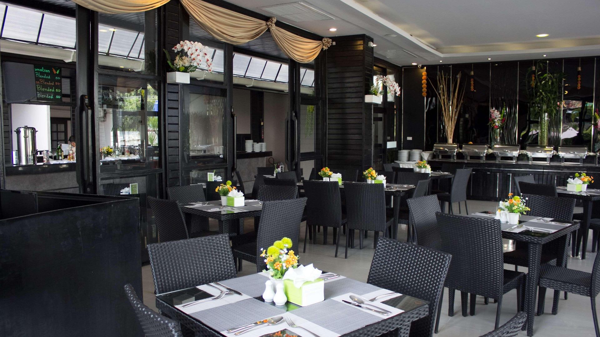 โกลเดนท์ทิวลิป เอสเซนเชียล พัทยา โรงแรม 3*