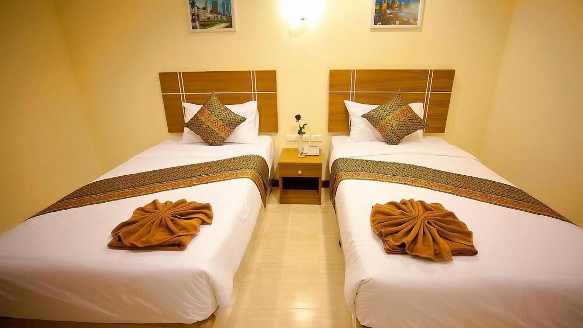 Iris โรงแรม