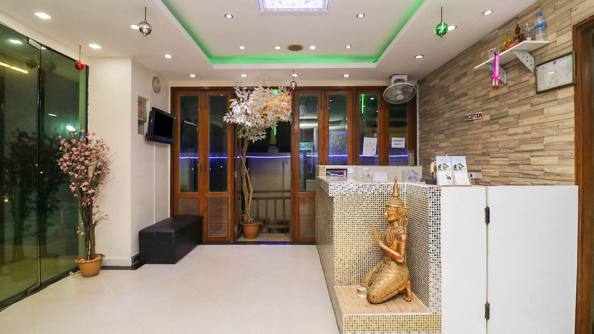 โรงแรม Natural