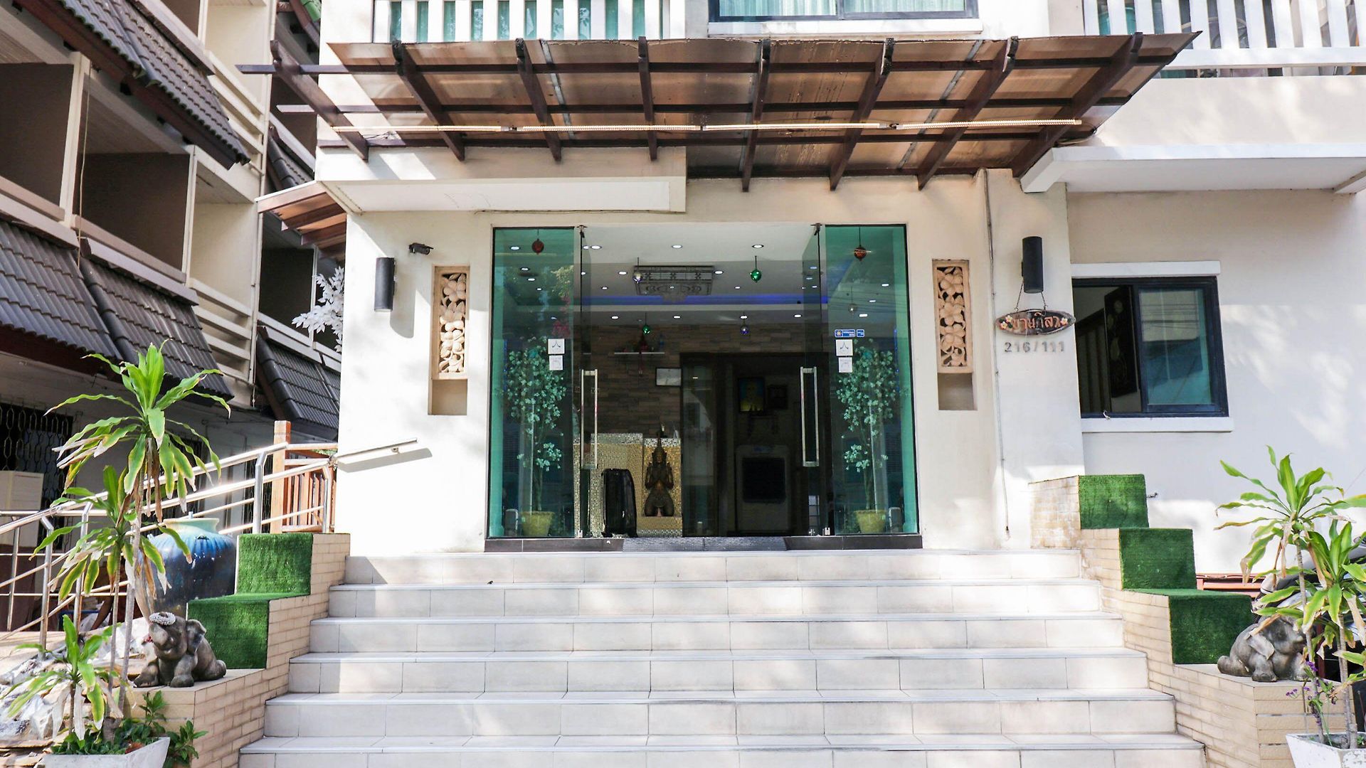 Natural โรงแรม