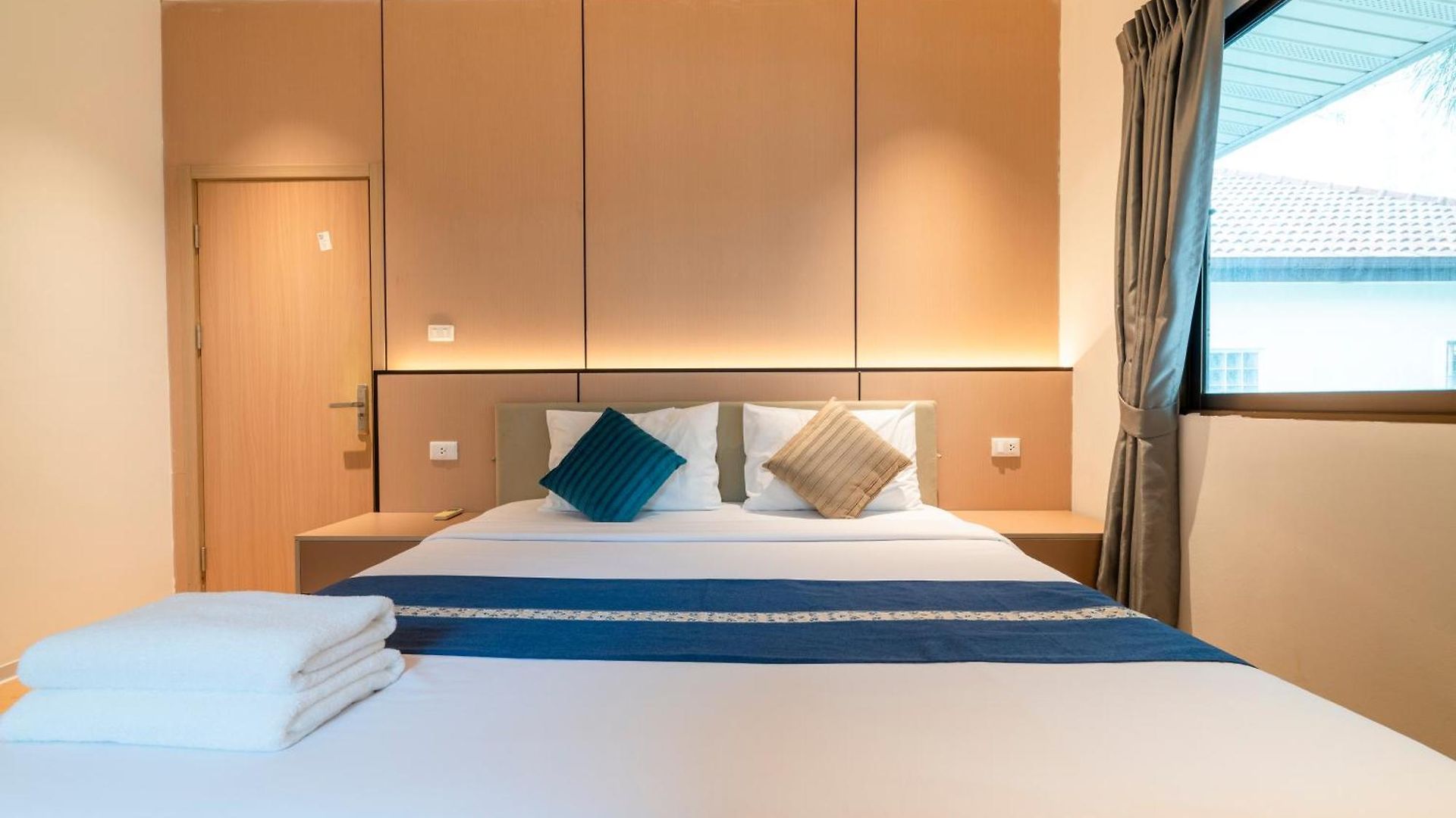 โรงแรม Selina Place