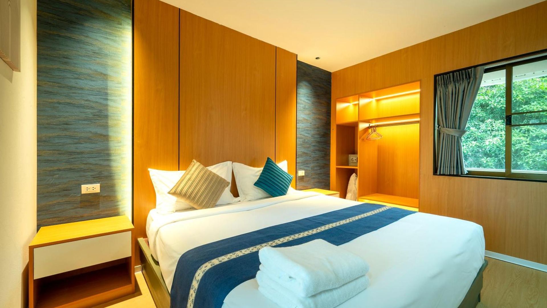 โรงแรม Selina Place 3*