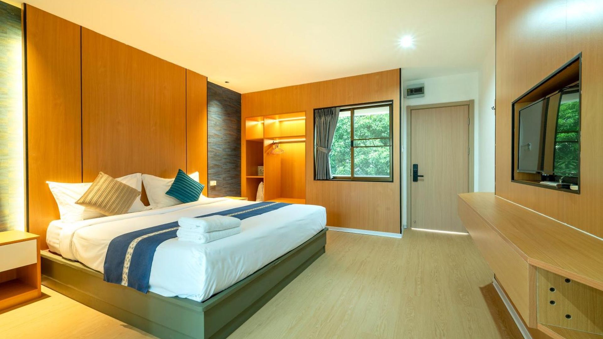 โรงแรม Selina Place 3*