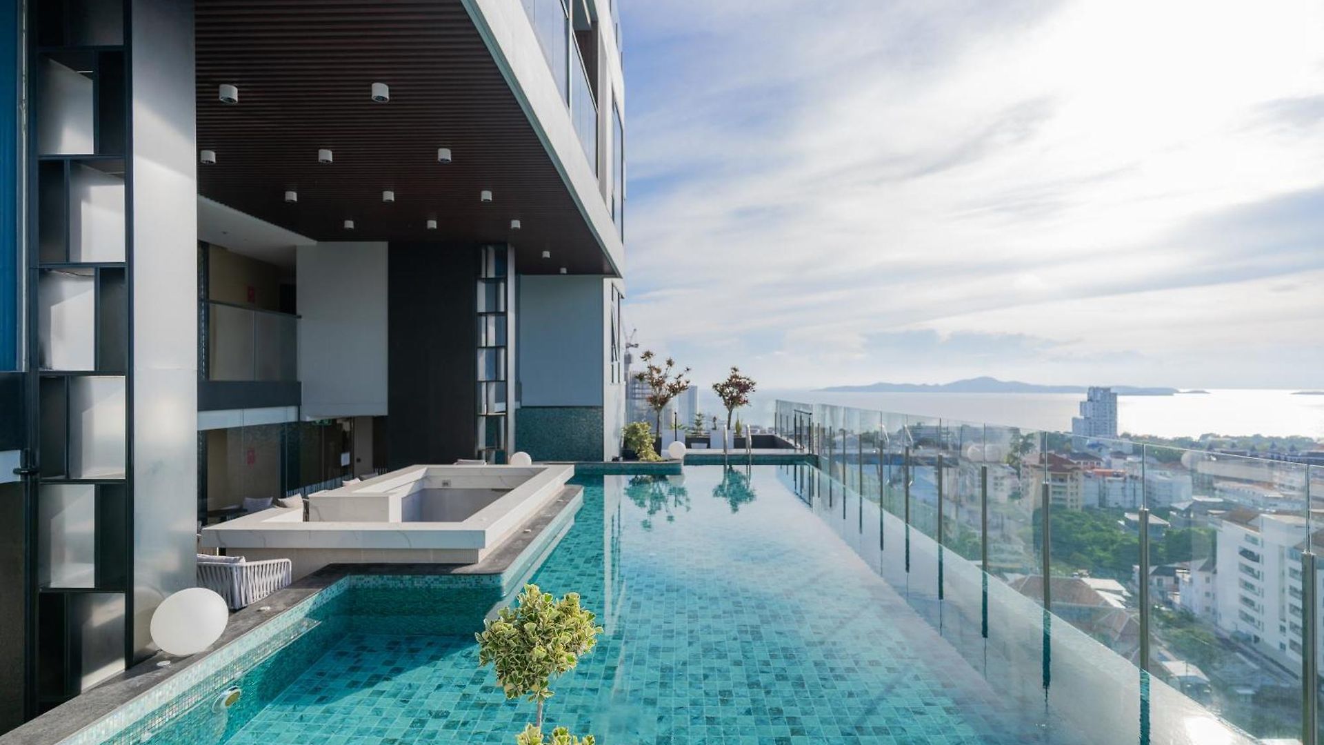 Beverly Mountain Bay, Trademark Collection By Wyndham 5* Pattaya