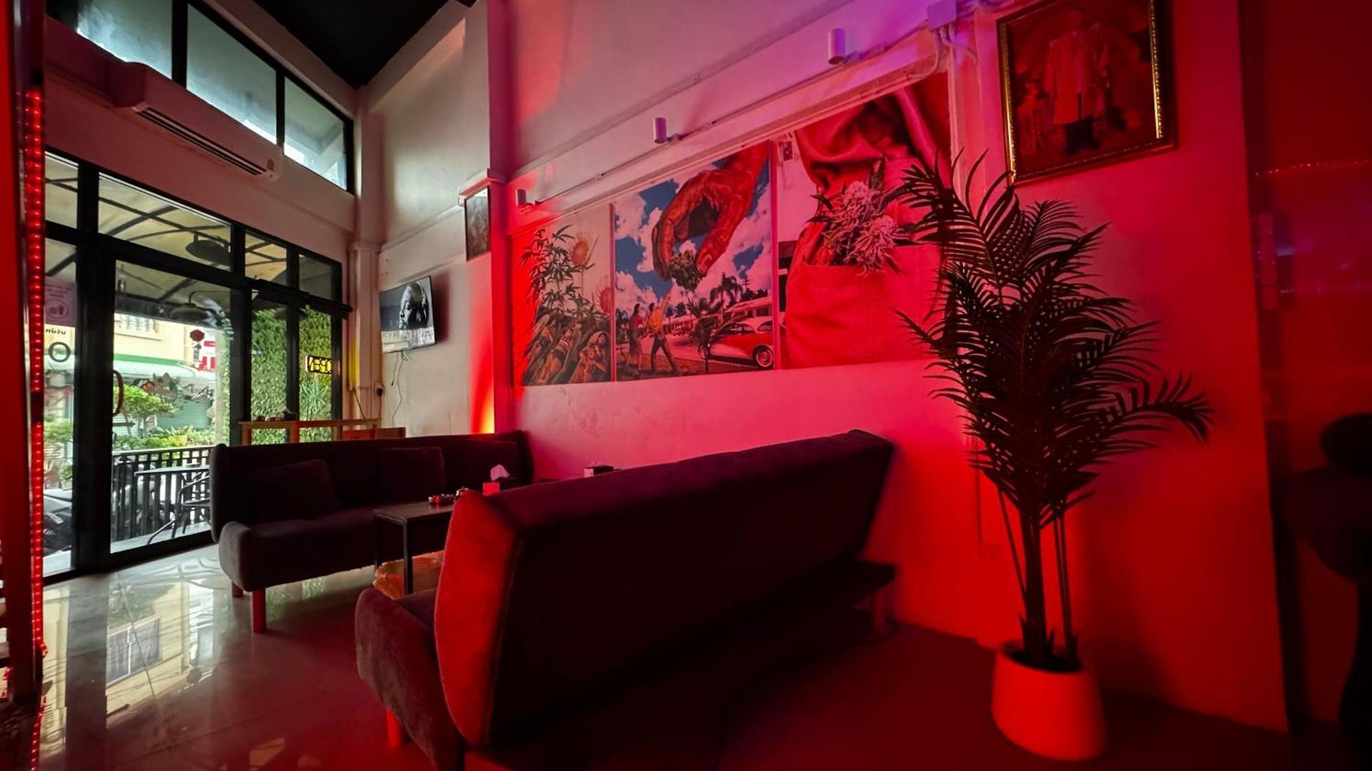 W33d Gallery Pattaya