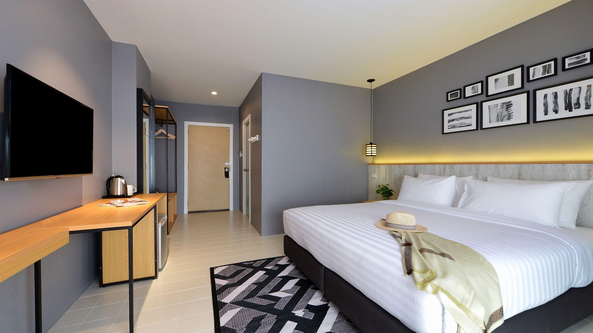 โรงแรม Ruenthip 4*