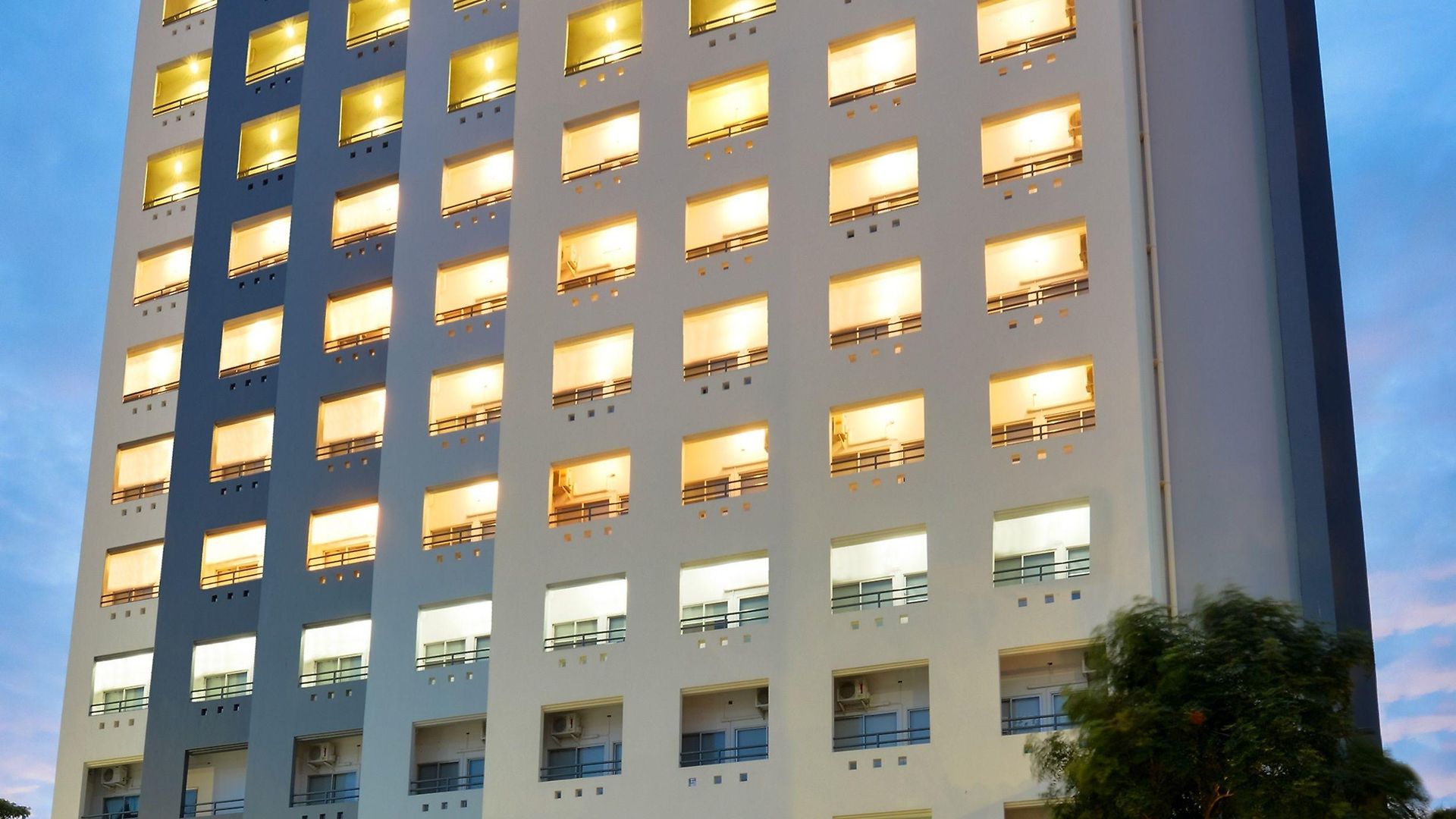 โรงแรม Ruenthip 4*