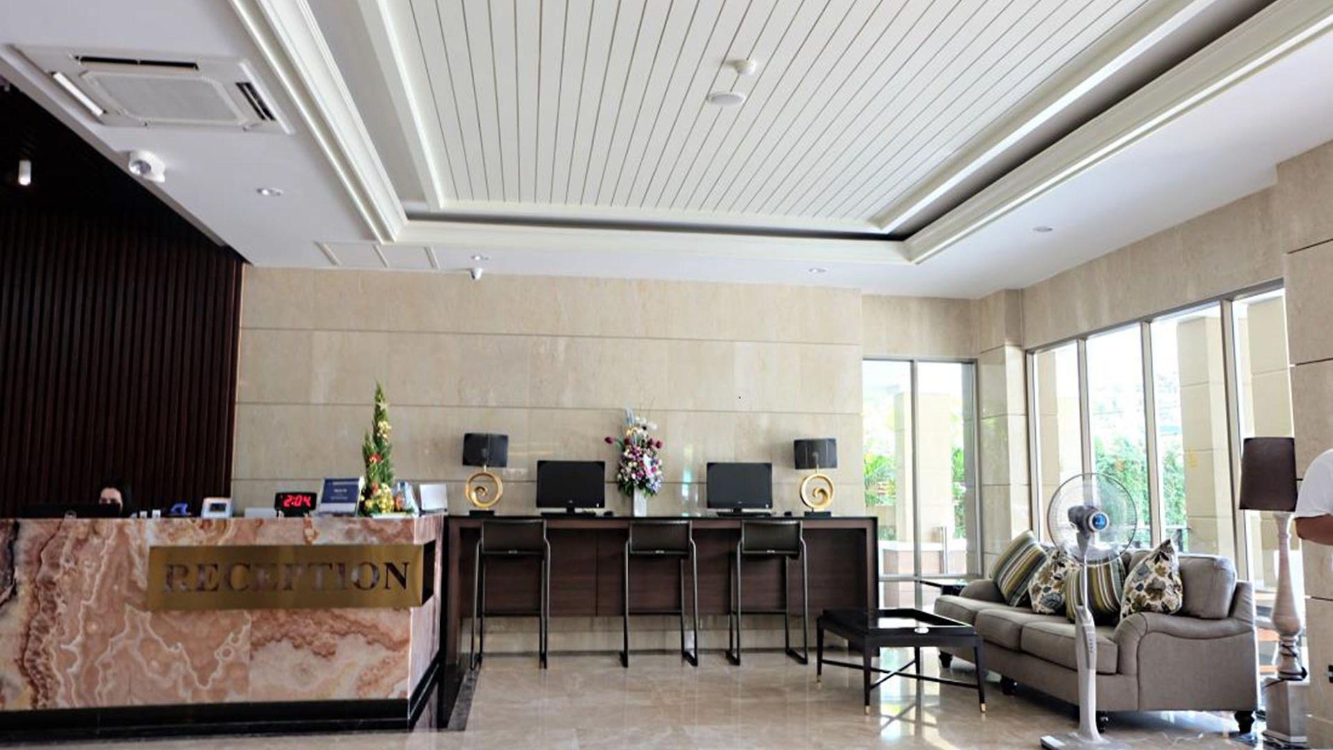 โรงแรม March