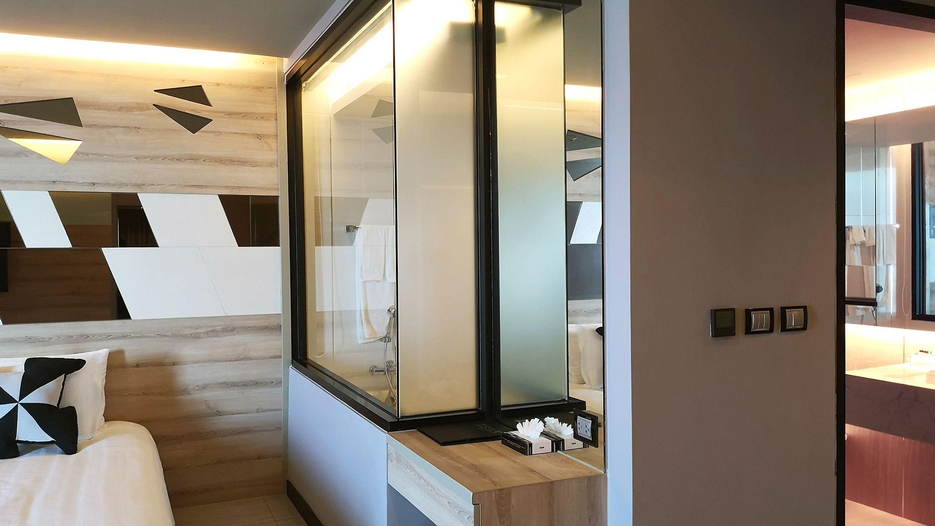Tsix5 Phenomenal โรงแรม 5*