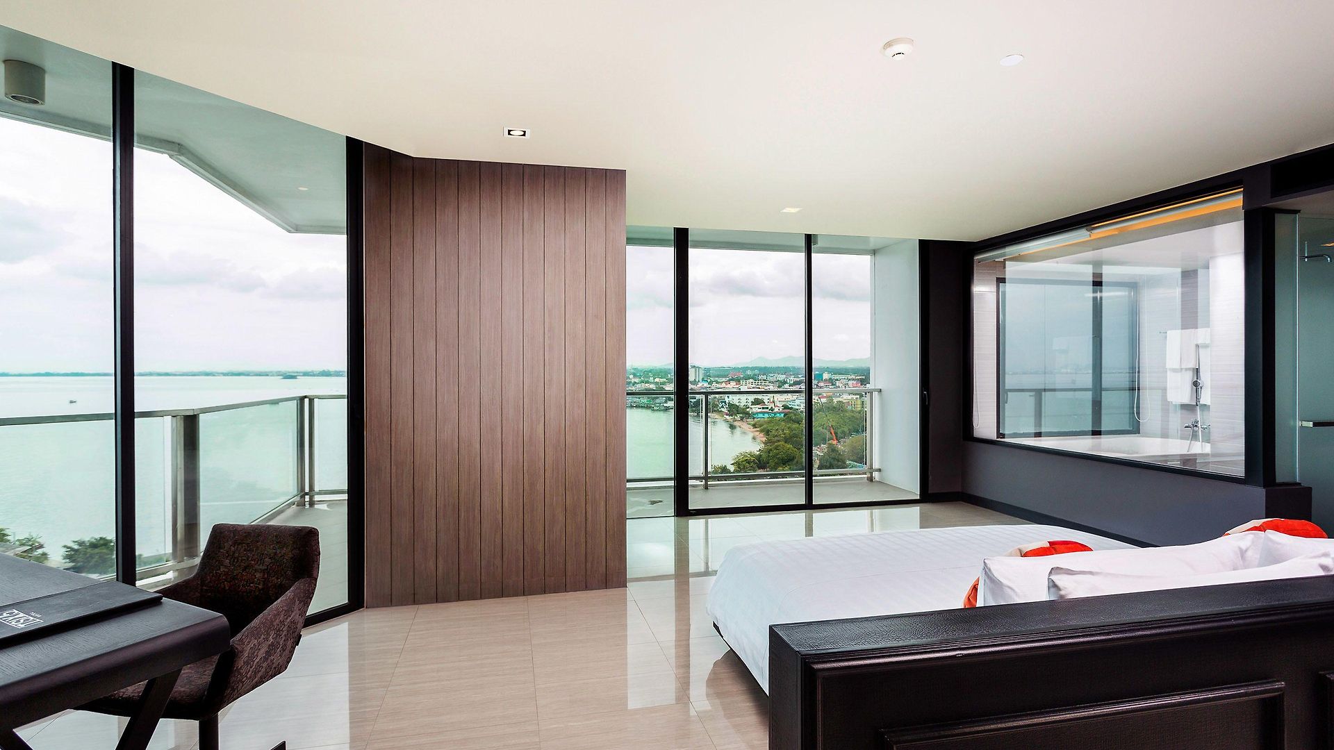 Tsix5 Phenomenal โรงแรม Pattaya