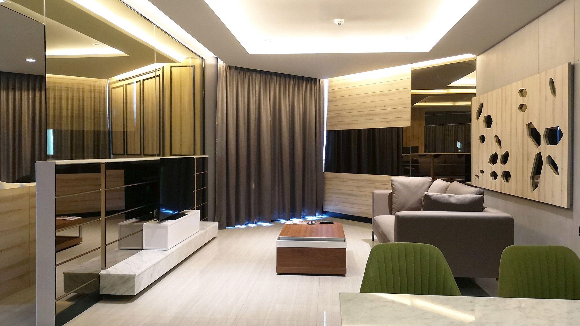 Tsix5 Phenomenal โรงแรม 5*