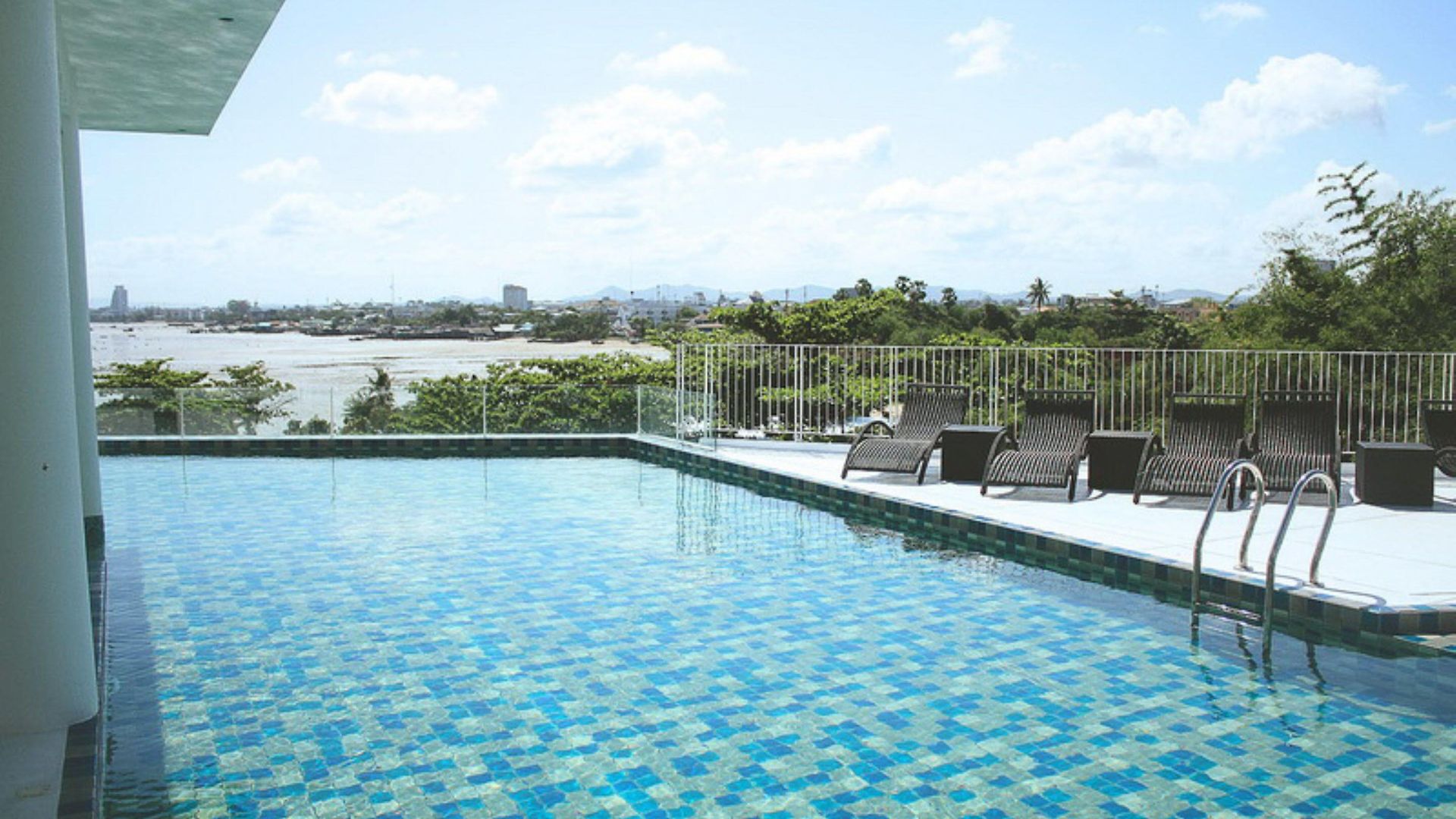 โรงแรม Tsix5 Phenomenal 5*
