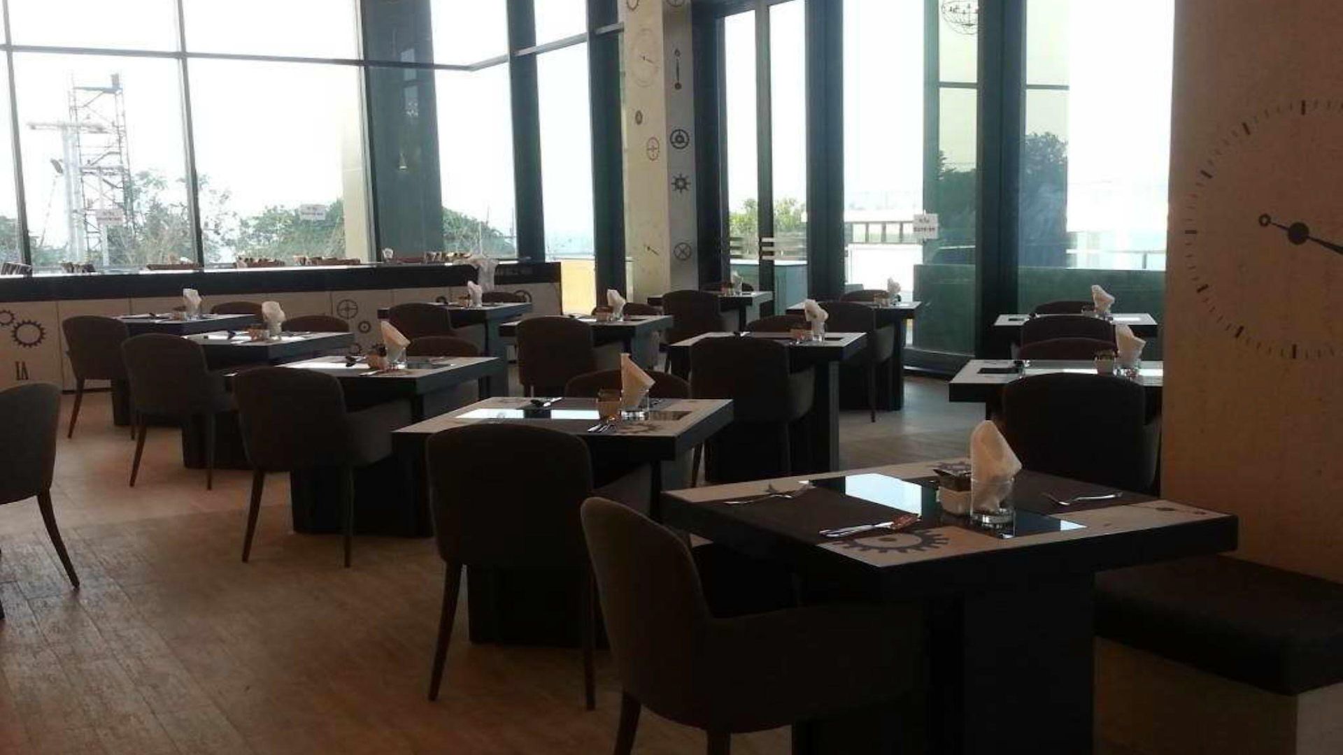 Tsix5 Phenomenal โรงแรม 5*