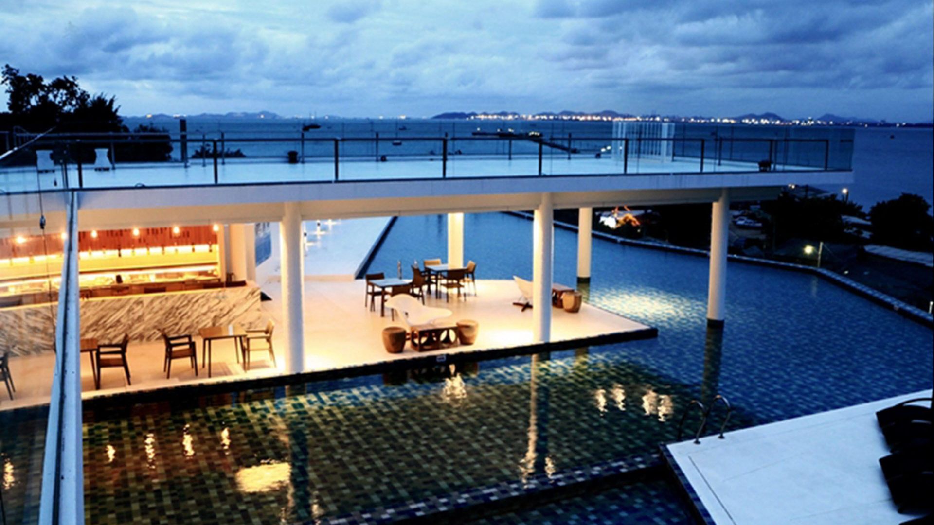 Tsix5 Phenomenal โรงแรม 5*
