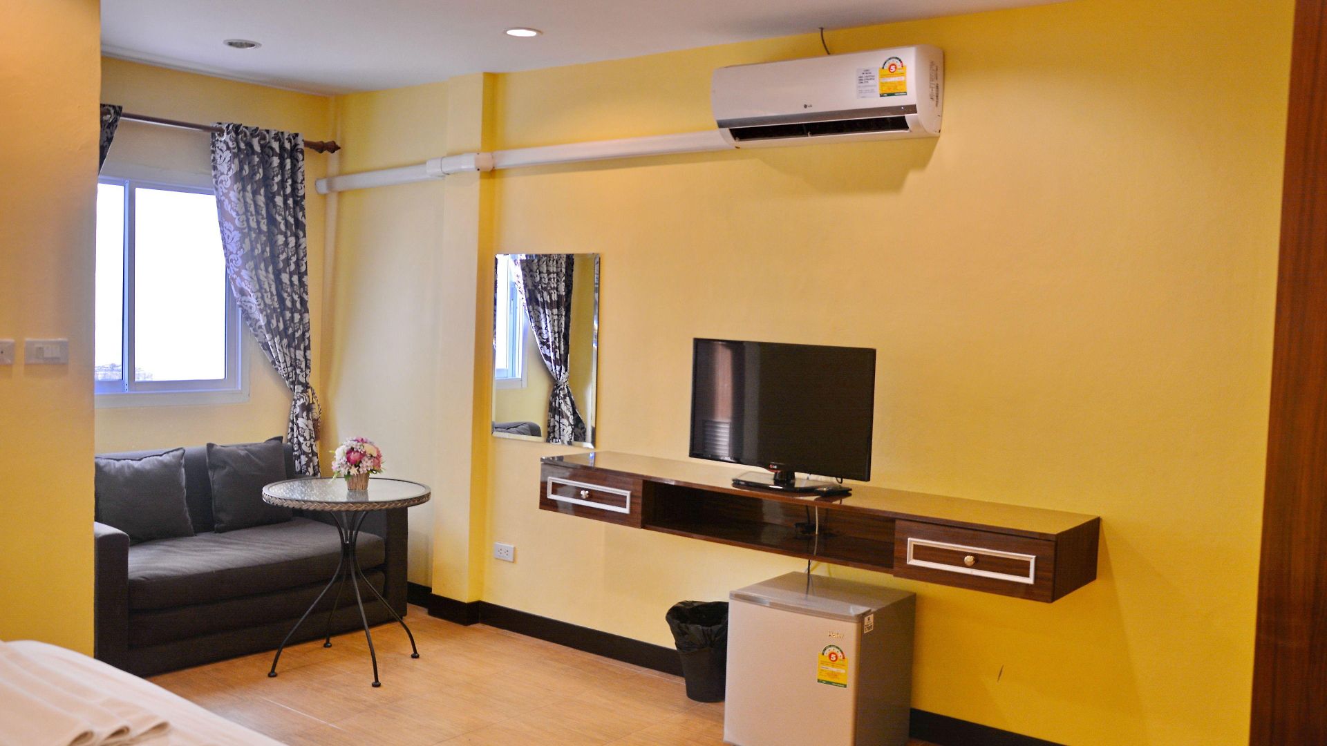 Taj Place Residency โรงแรม