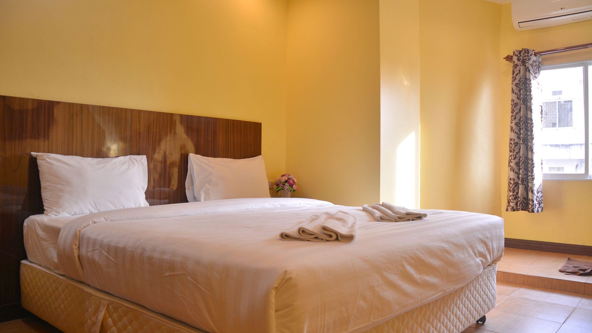 โรงแรม Taj Place Residency