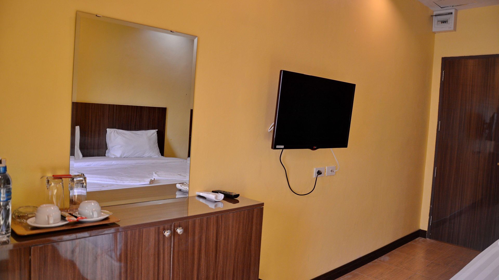 Taj Place Residency โรงแรม