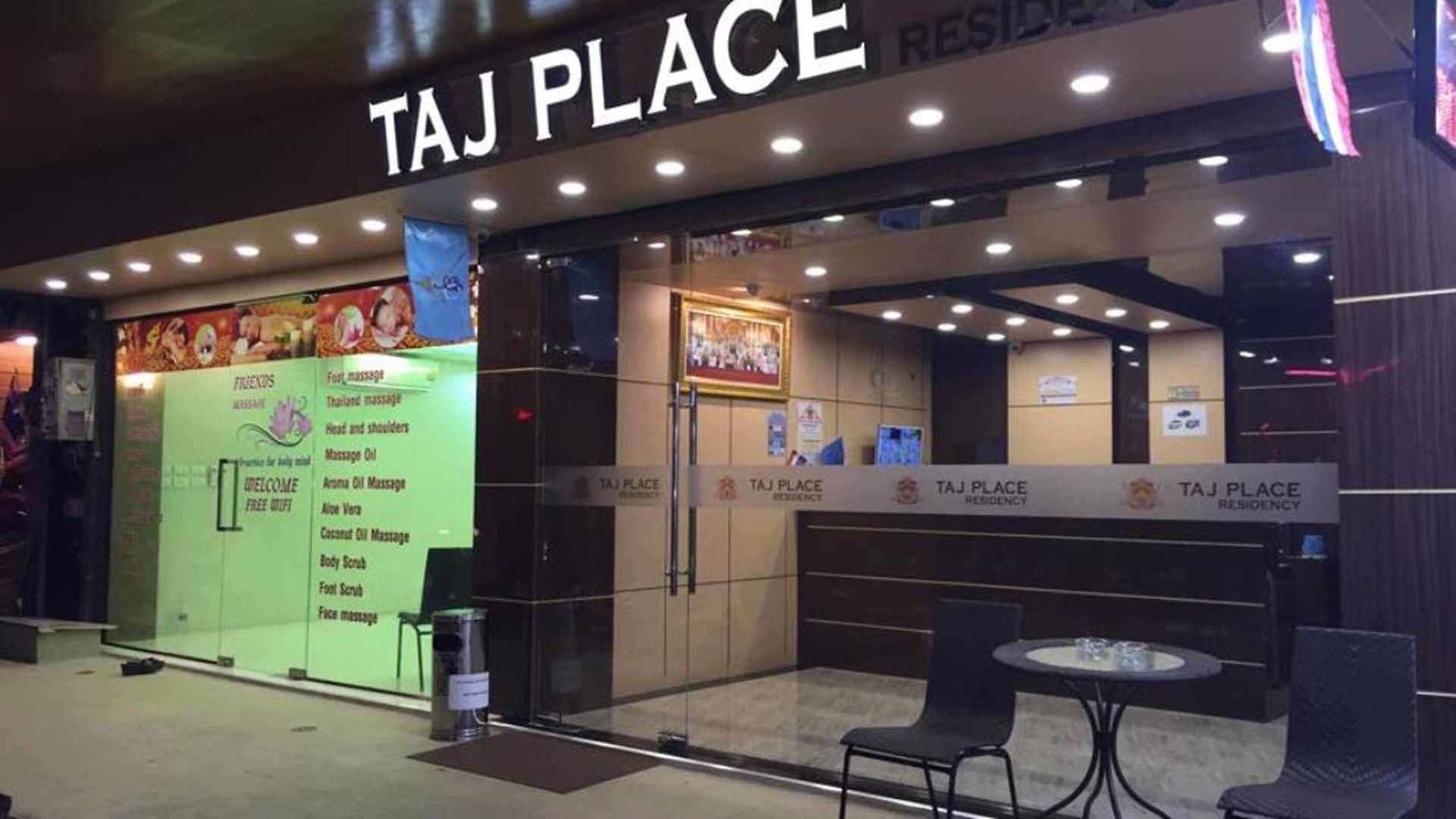 โรงแรม Taj Place Residency