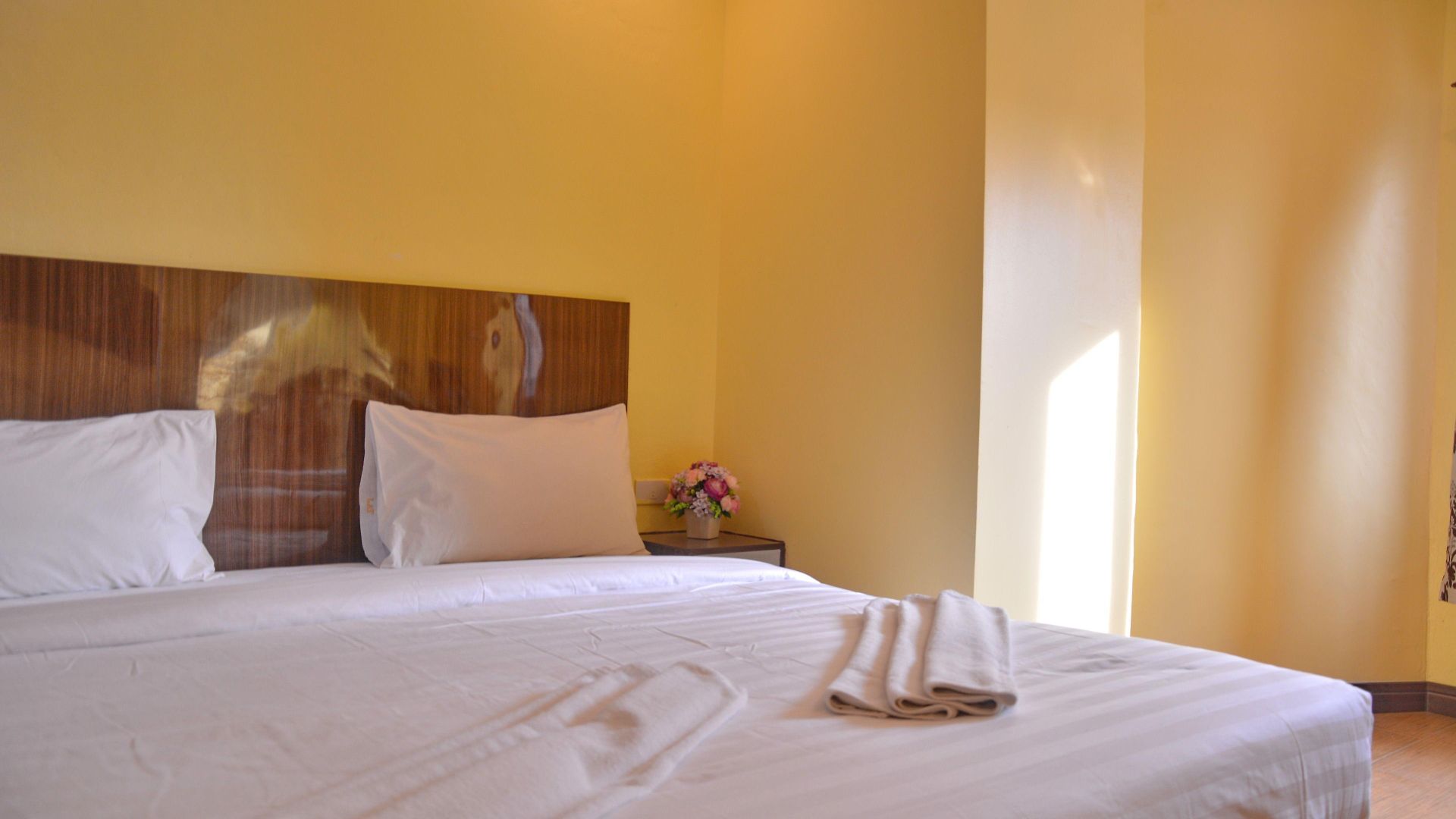 โรงแรม Taj Place Residency