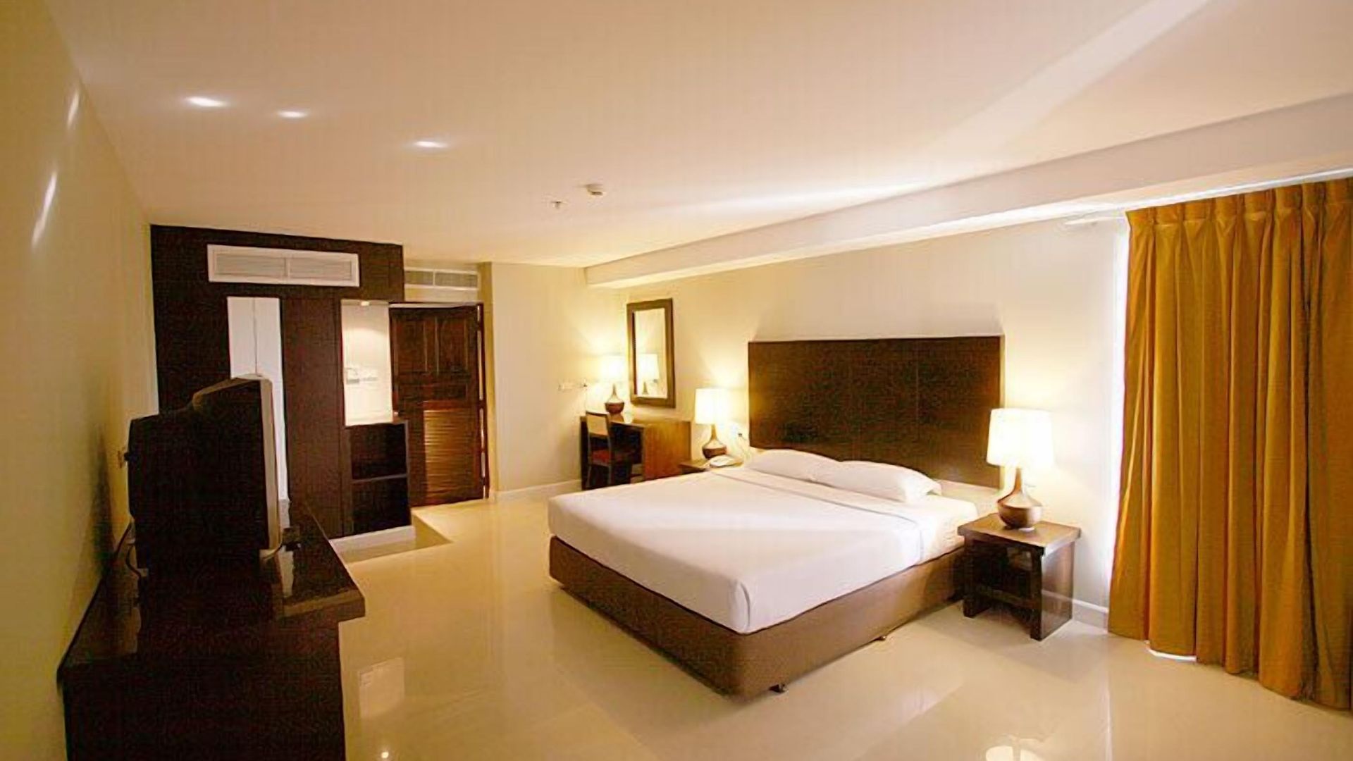 โรงแรม Summer Spring 3*