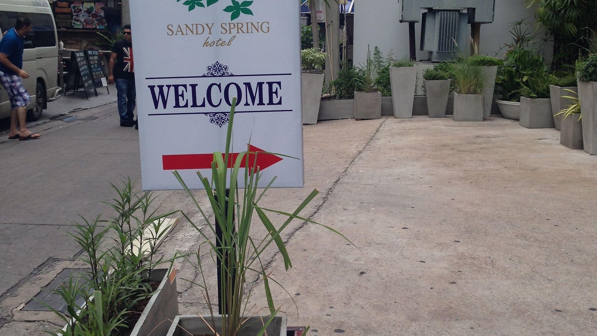 โรงแรม Sandy Spring 3*