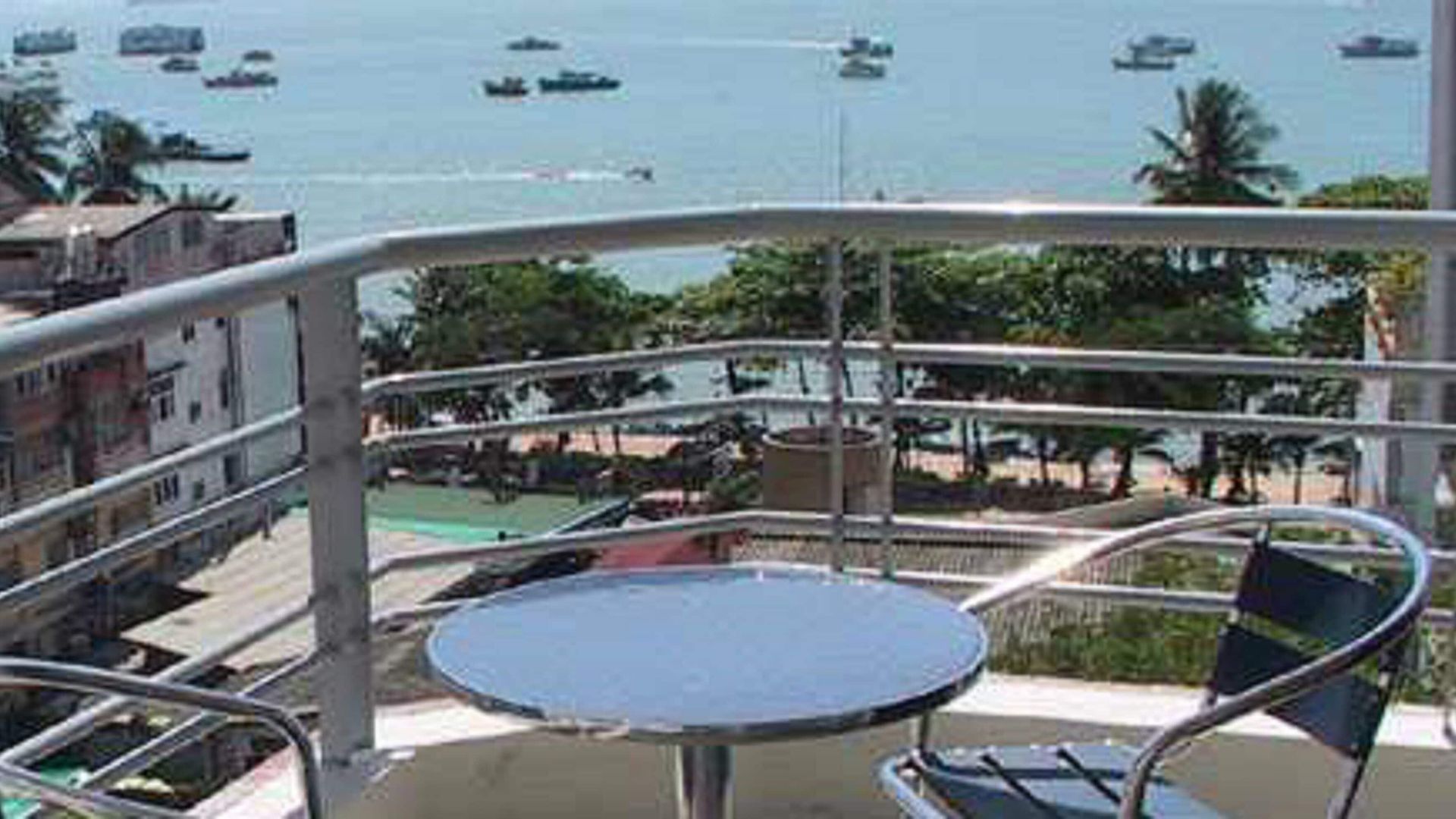 โรงแรม Sandy Spring 3*