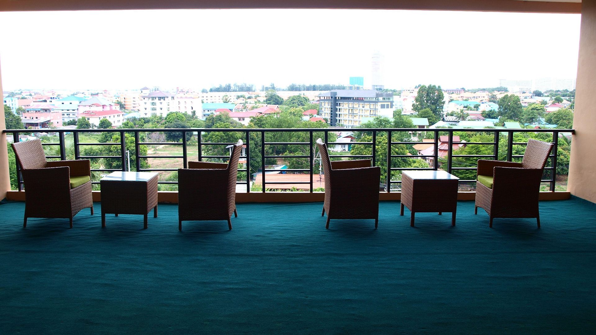 โรงแรม V