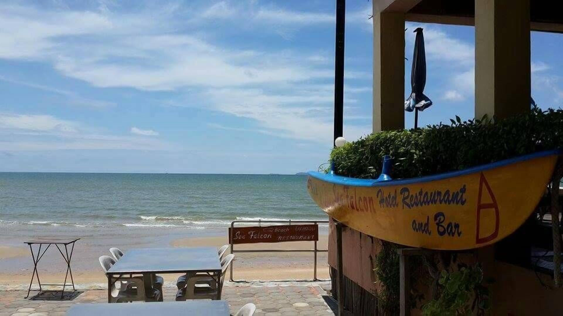โรงแรม Sea Falcon On The Water 2*