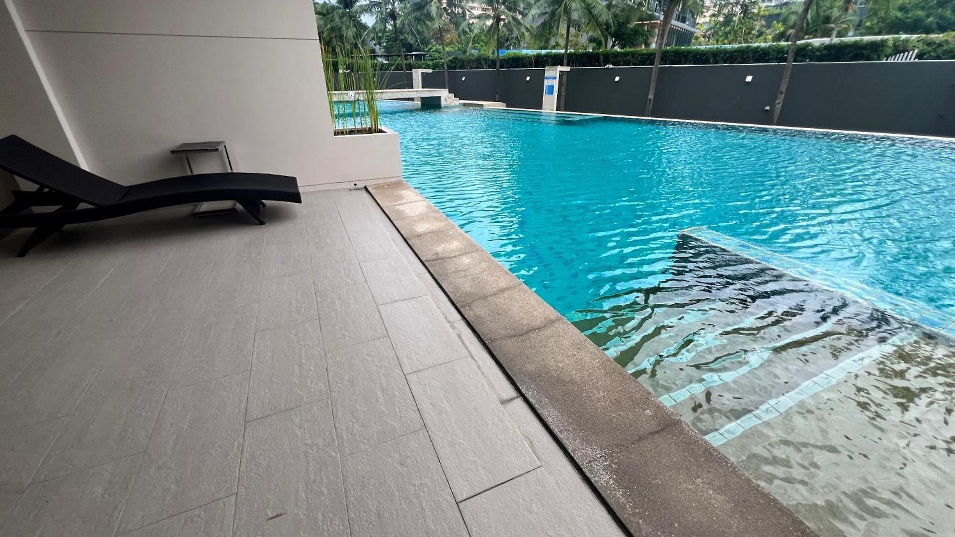 อพาร์ทเม้น Luxe Beachfront With Pool Access Pattaya