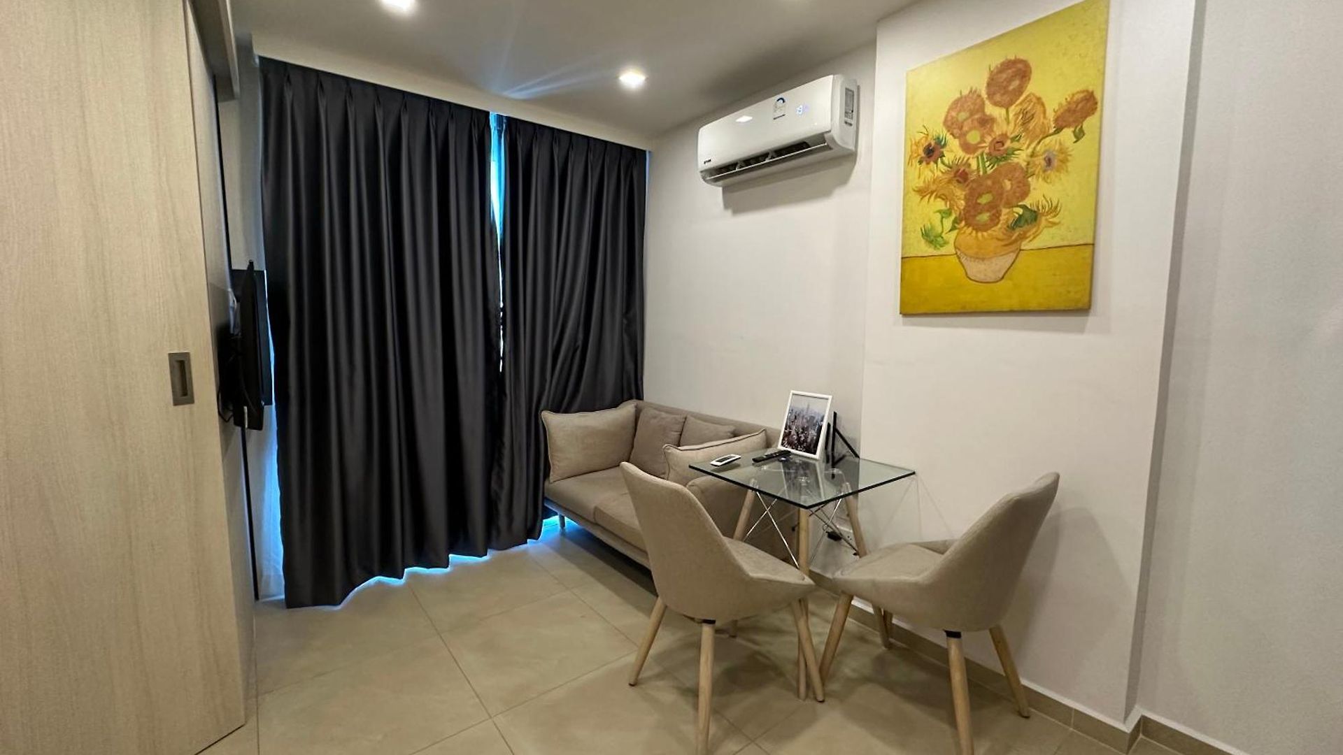 Olympus & Center Apartment Pattaya