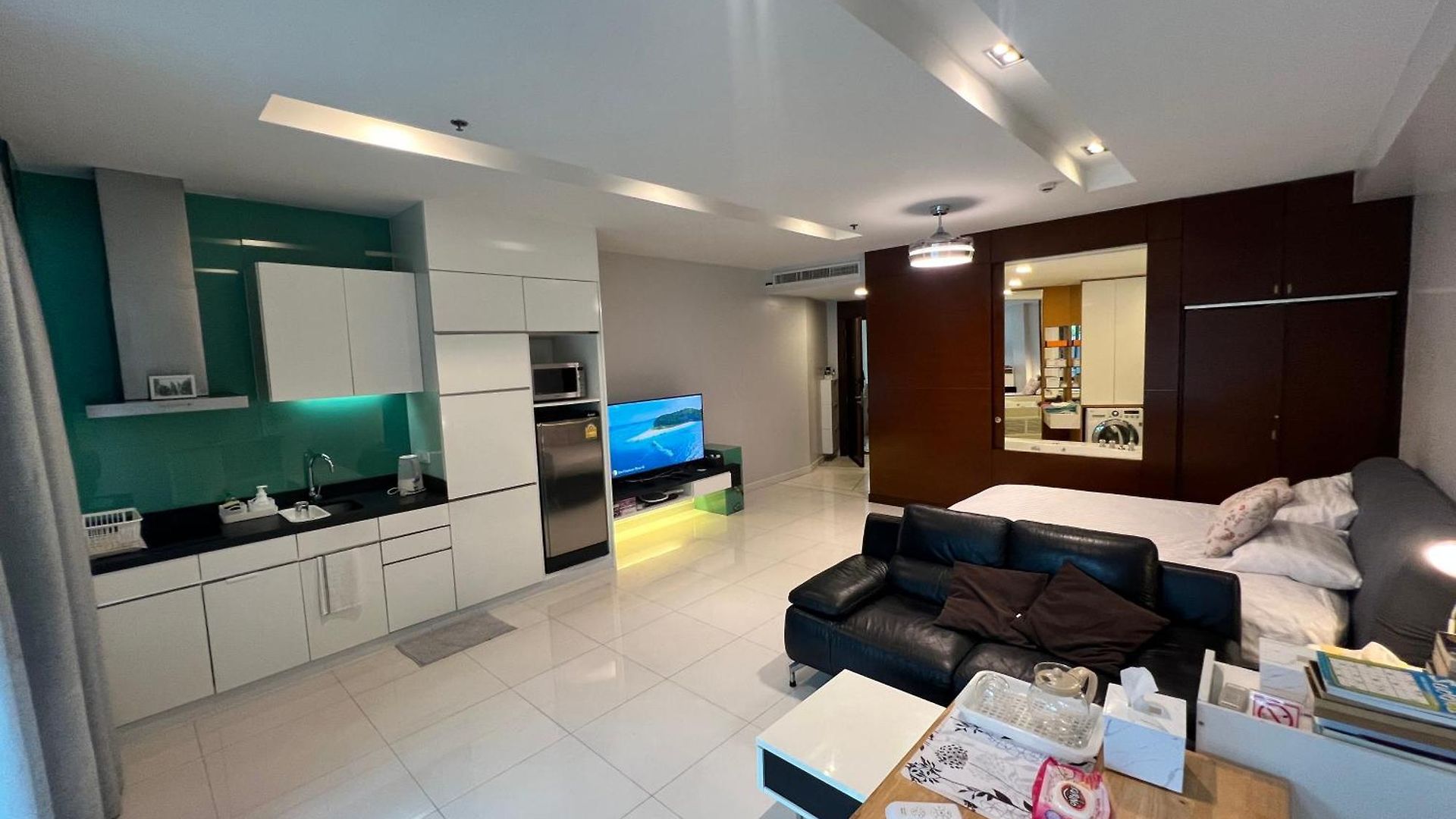 Luxe Beachfront With Pool Access อพาร์ทเม้น Pattaya