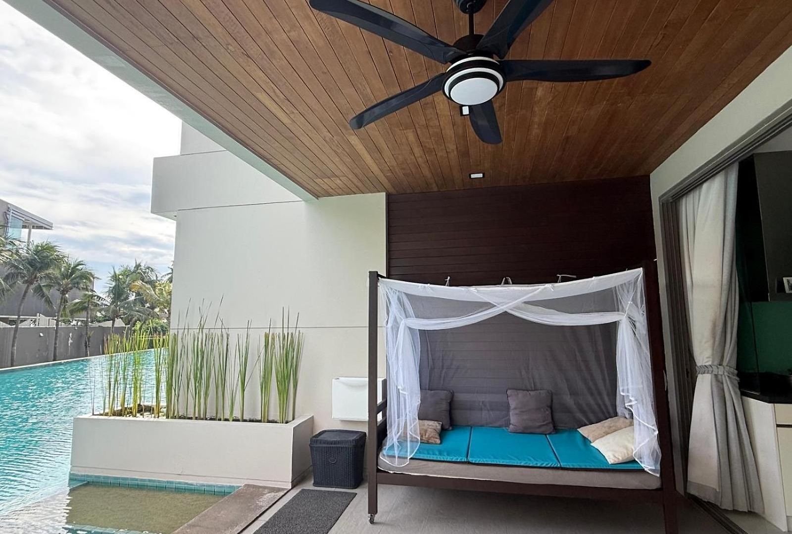 Luxe Beachfront With Pool Access
