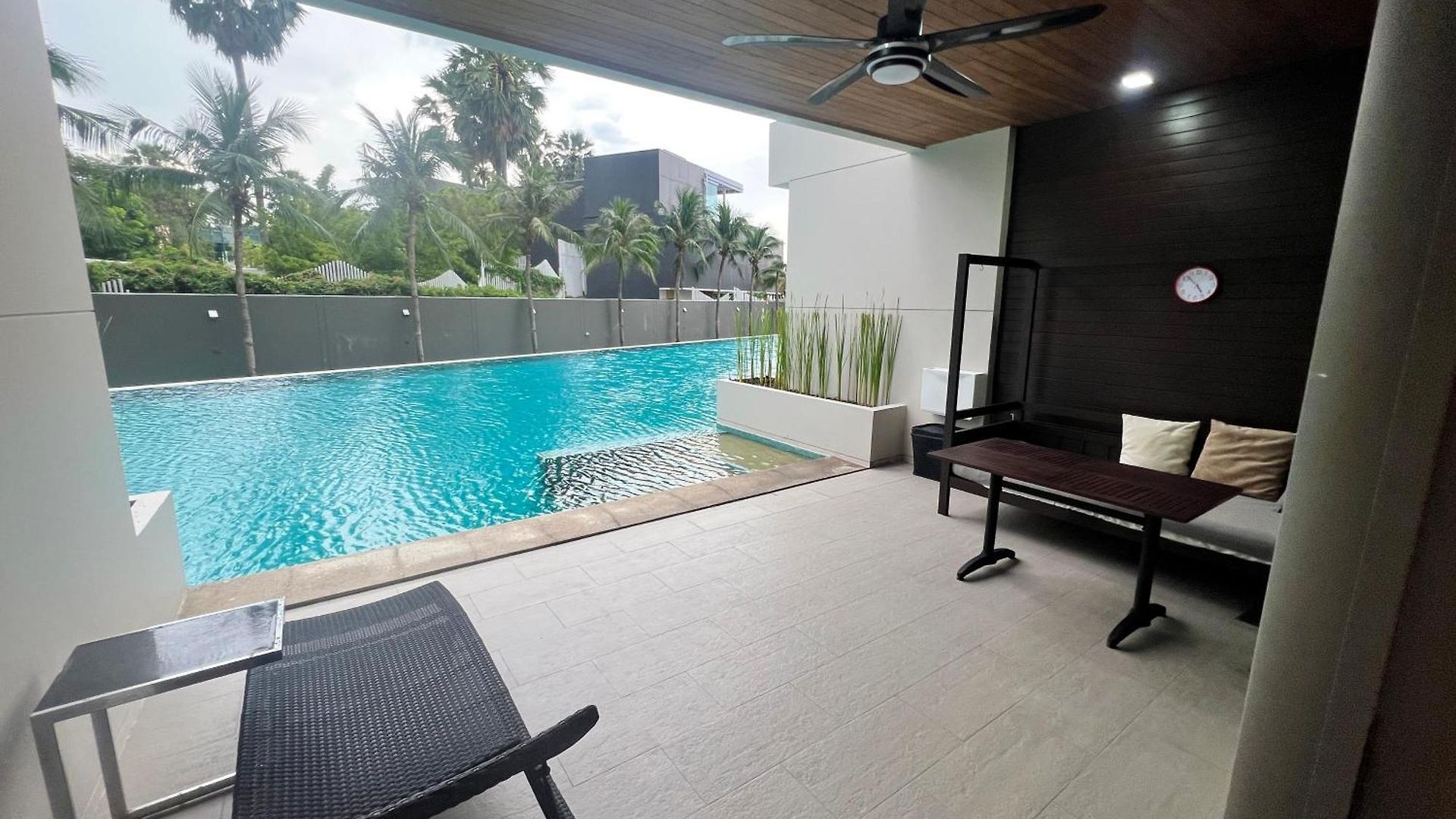 Luxe Beachfront With Pool Access *