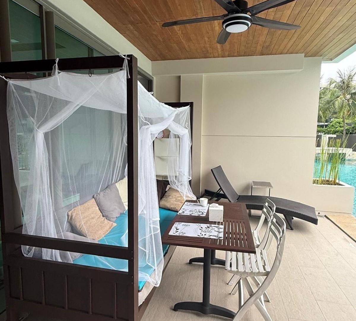 อพาร์ทเม้น Luxe Beachfront With Pool Access *