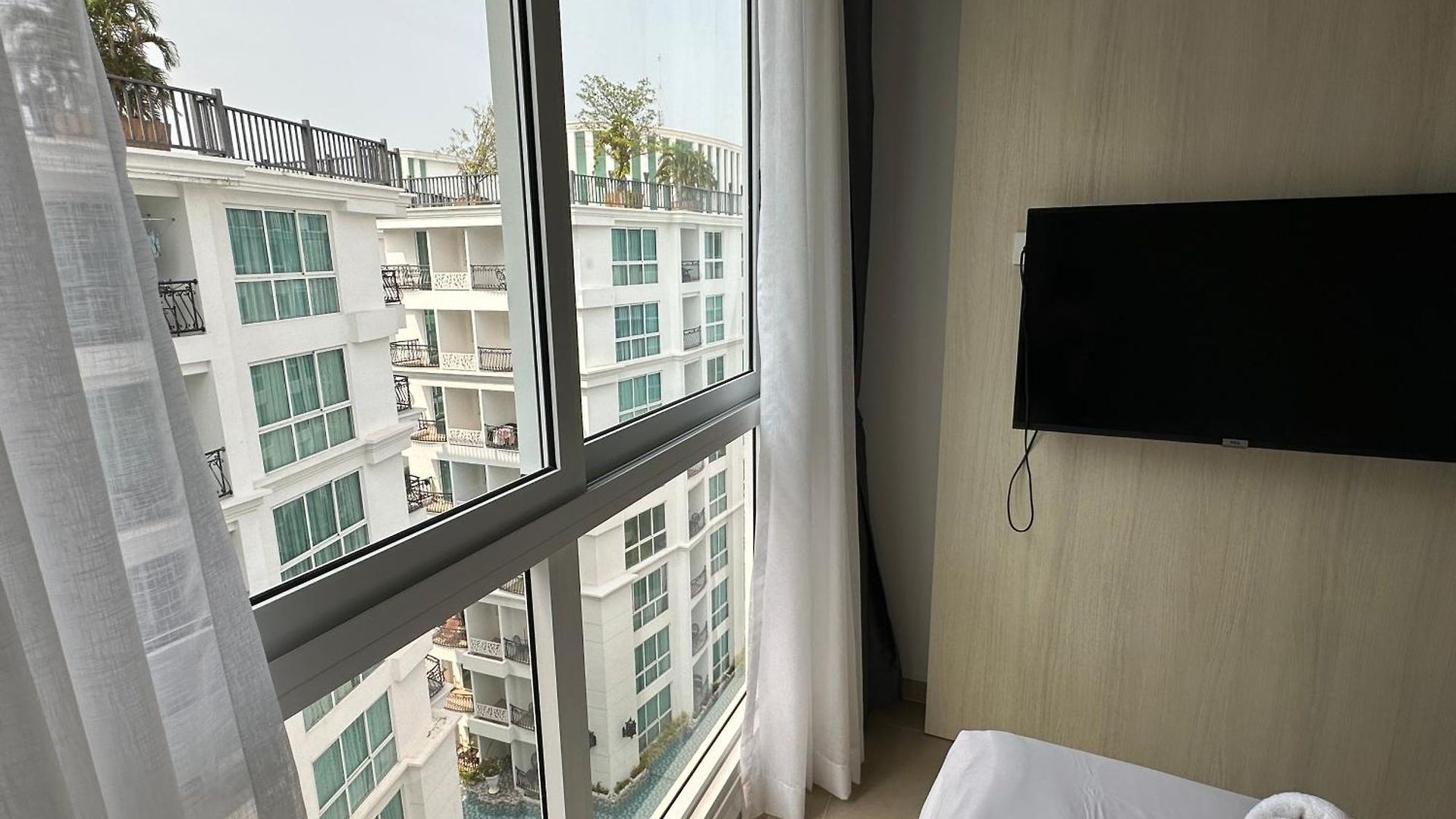 Olympus & Center Apartment