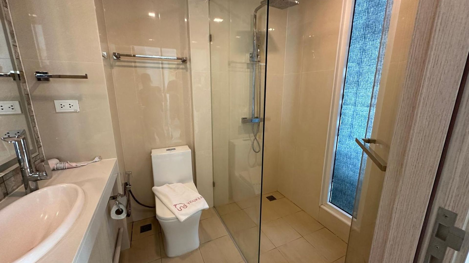 Olympus & Center Apartment Pattaya