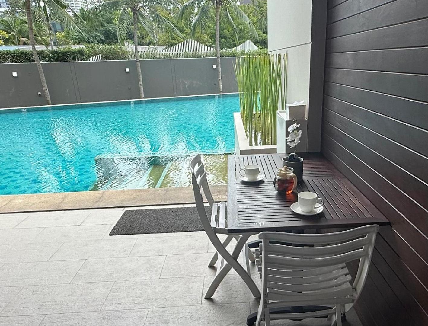 อพาร์ทเม้น Luxe Beachfront With Pool Access Pattaya