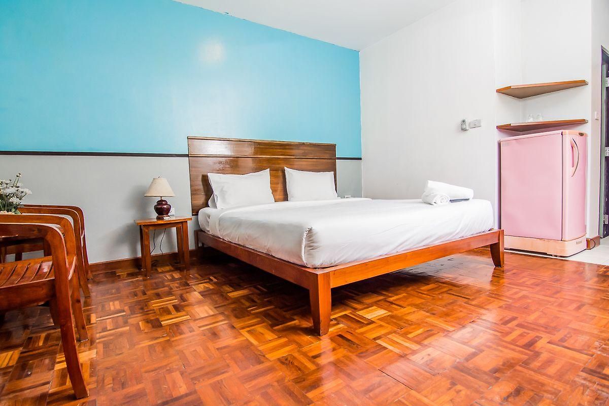 โรงแรม สุทัศน์ คอร์ท 4 3*