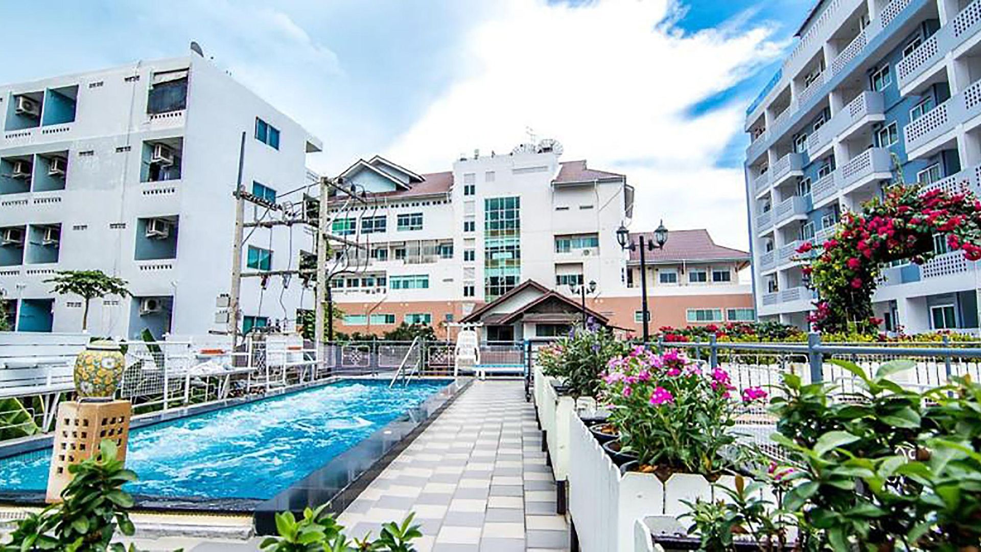 สุทัศน์ คอร์ท 4 โรงแรม