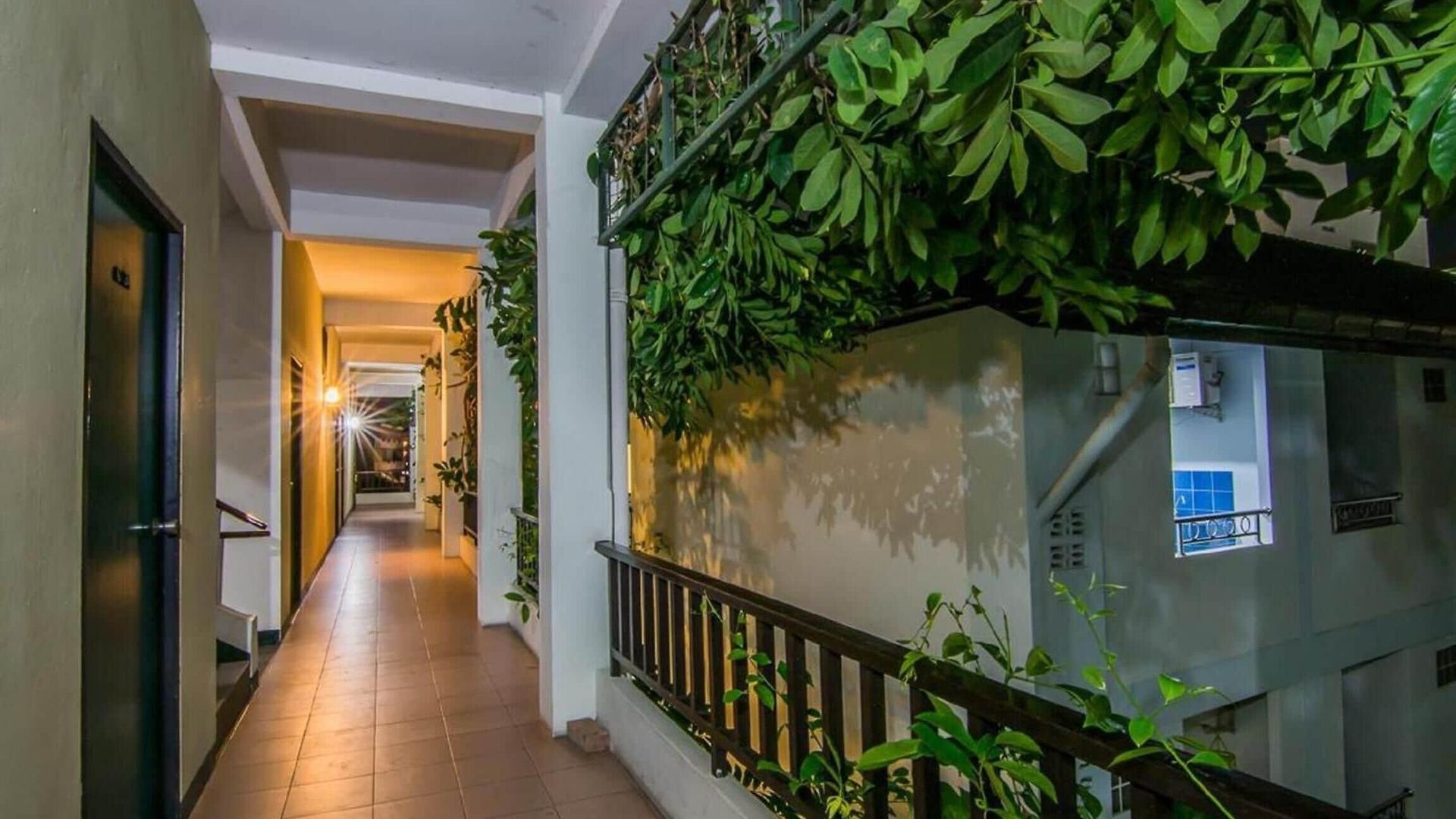 โรงแรม สุทัศน์ คอร์ท 4 3*