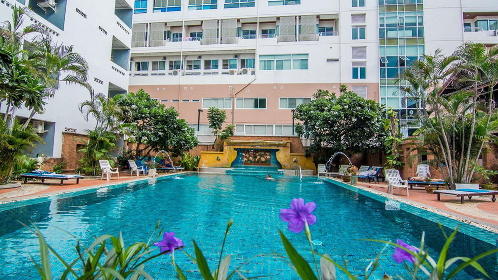 โรงแรม สุทัศน์คอร์ท 5 3*