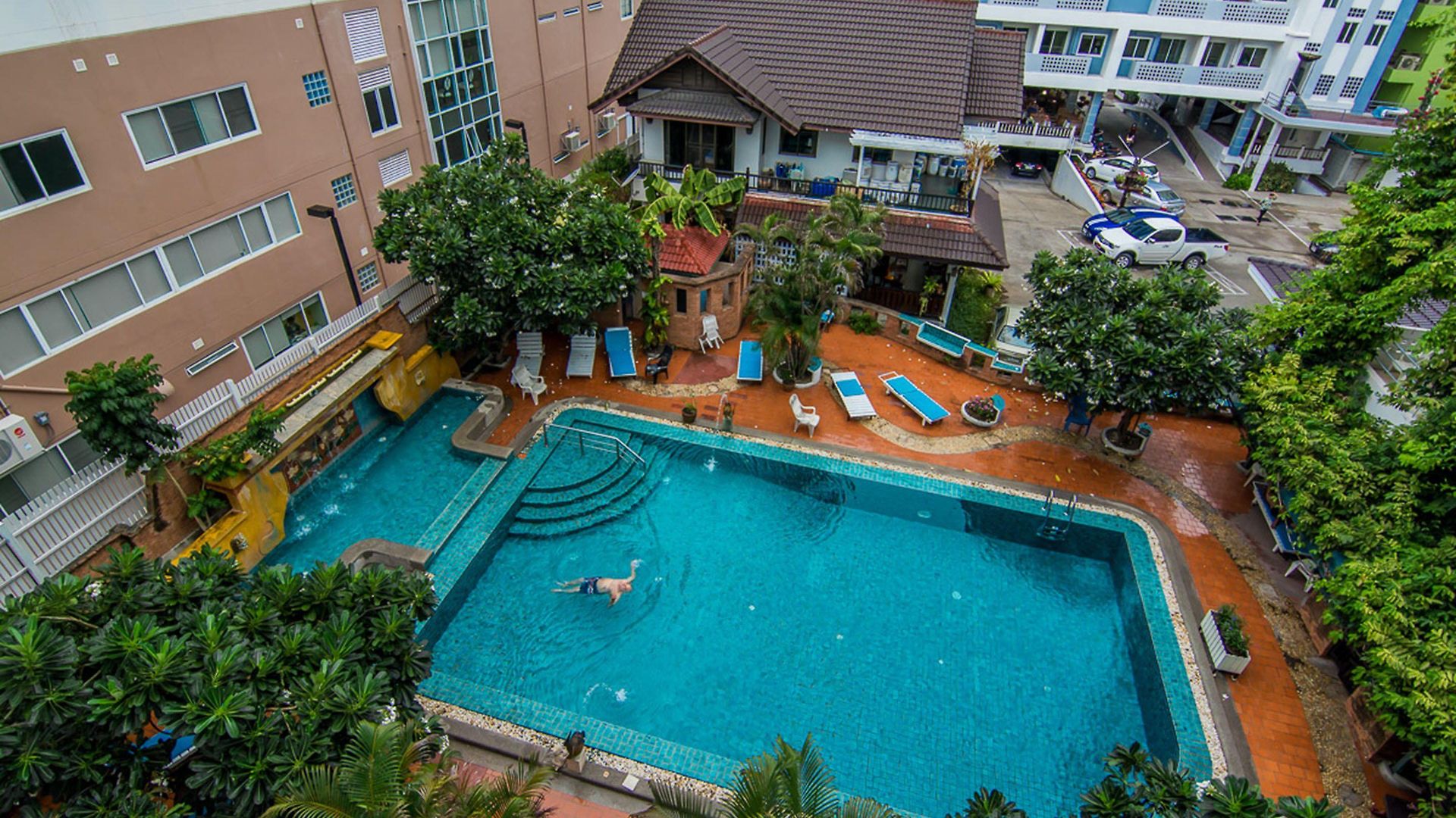 โรงแรม สุทัศน์คอร์ท 5 3*