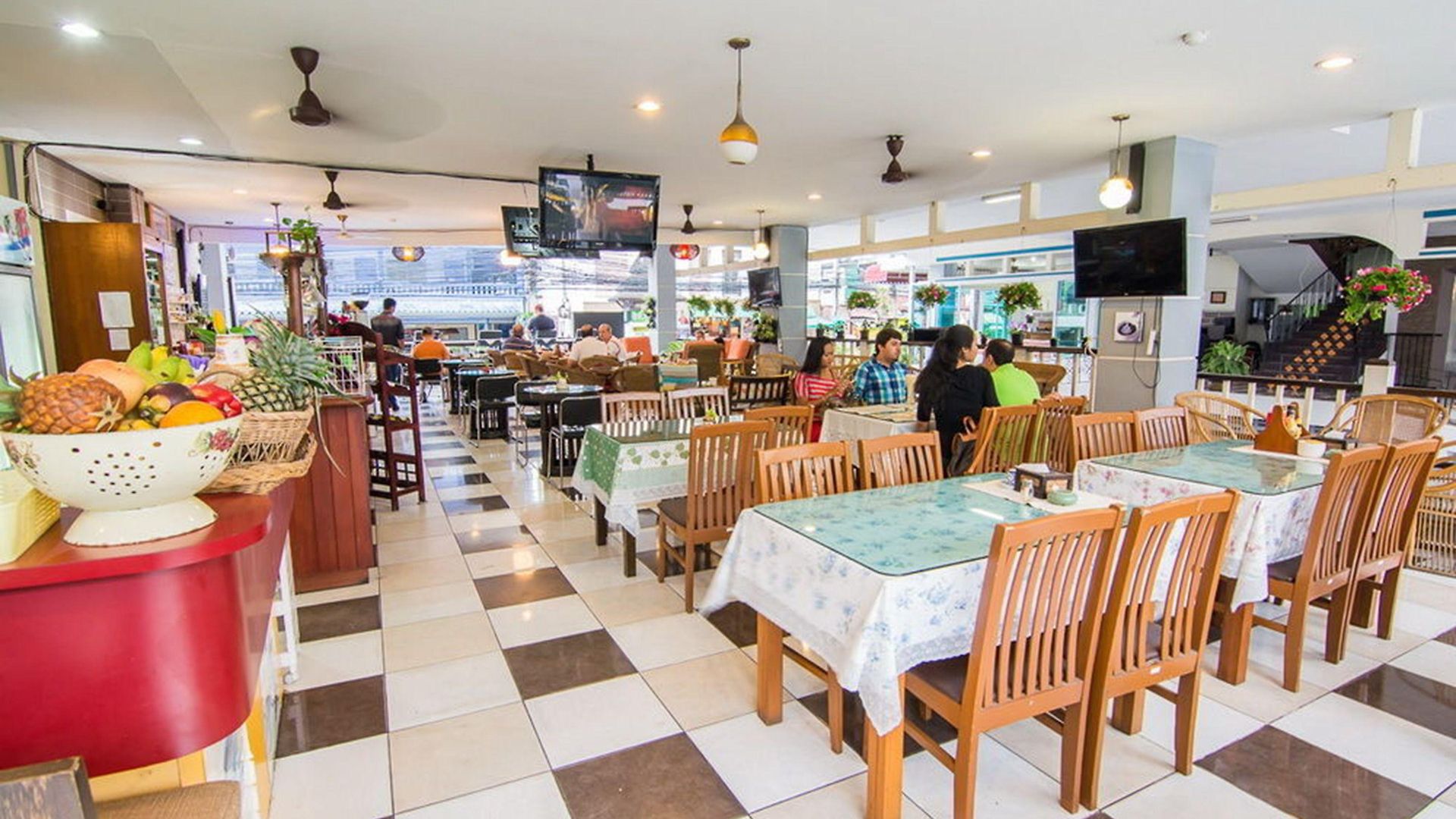 โรงแรม สุทัศน์คอร์ท 5 3*