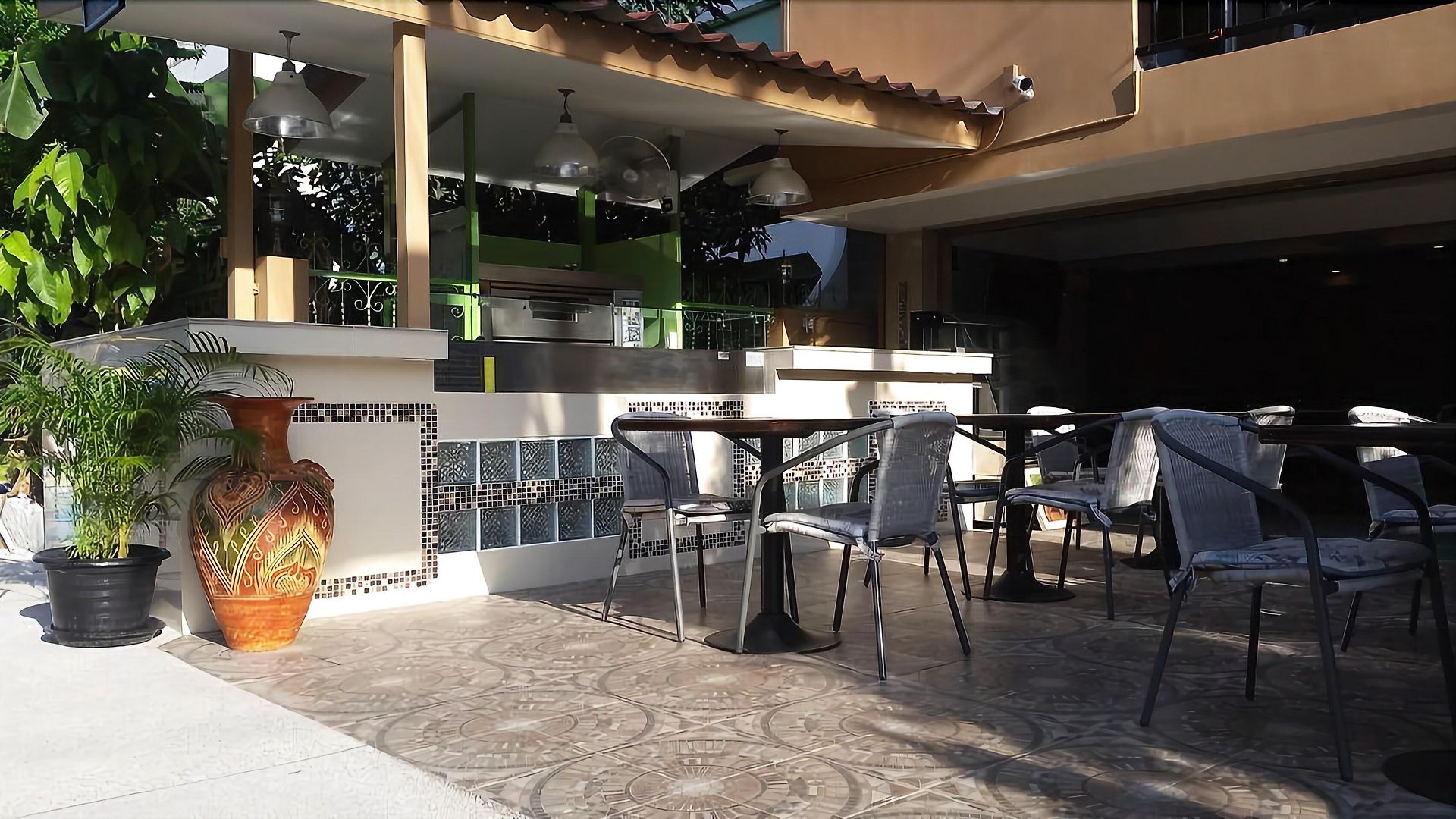 Phratumnak Hill Guest House