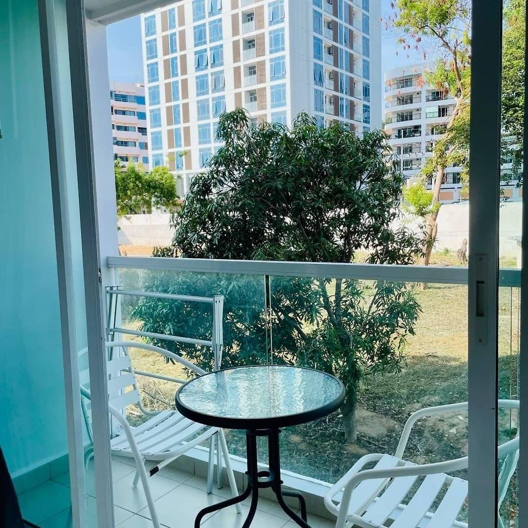 Apartment Art On The Hill By Sunny