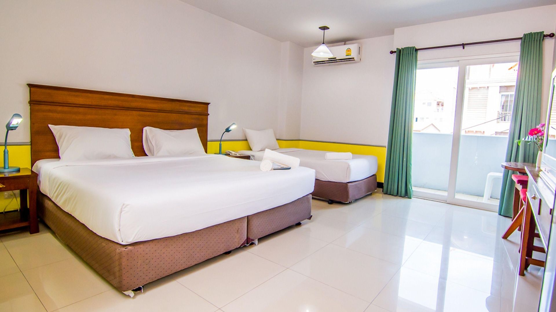 โรงแรม สุทัศน์คอร์ท 1 3*